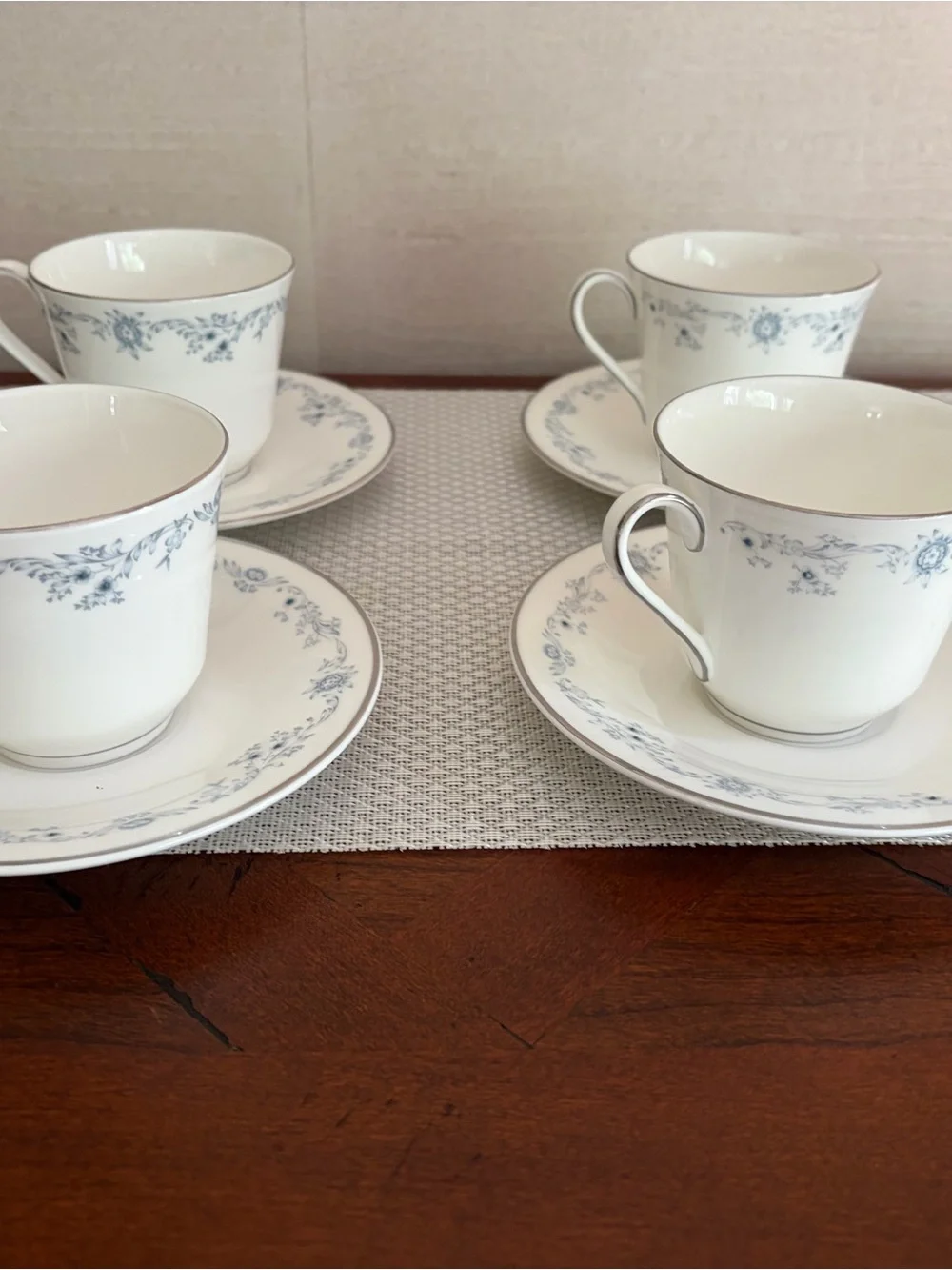 Share Royal Doulton Angelique H4997 - Tea Cup & Saucer Set, Fine Bone China, set